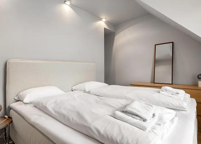Homerentals L 120Sqm Mid-Central - King Beds - 500Mbps Wi-Fi